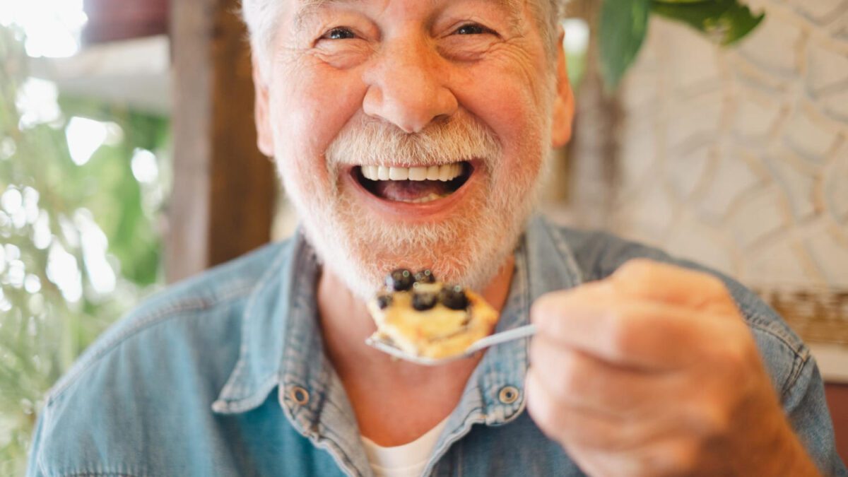 se puede comer de todo con implantes dentales