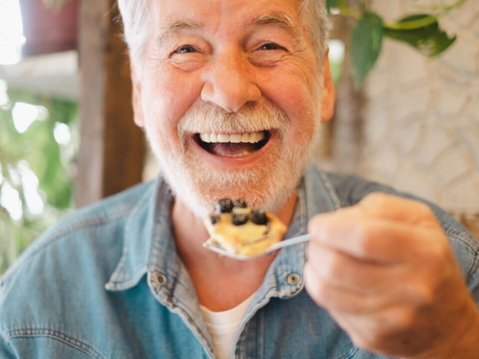 se puede comer de todo con implantes dentales